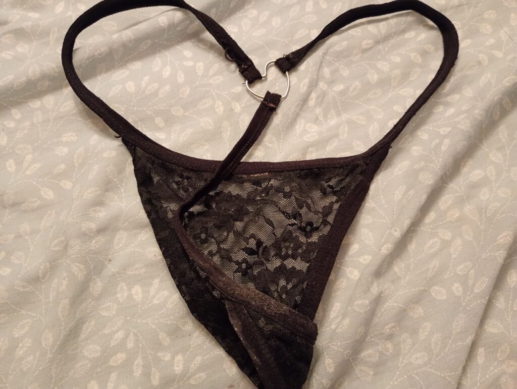 Tanga de hilo con corazón